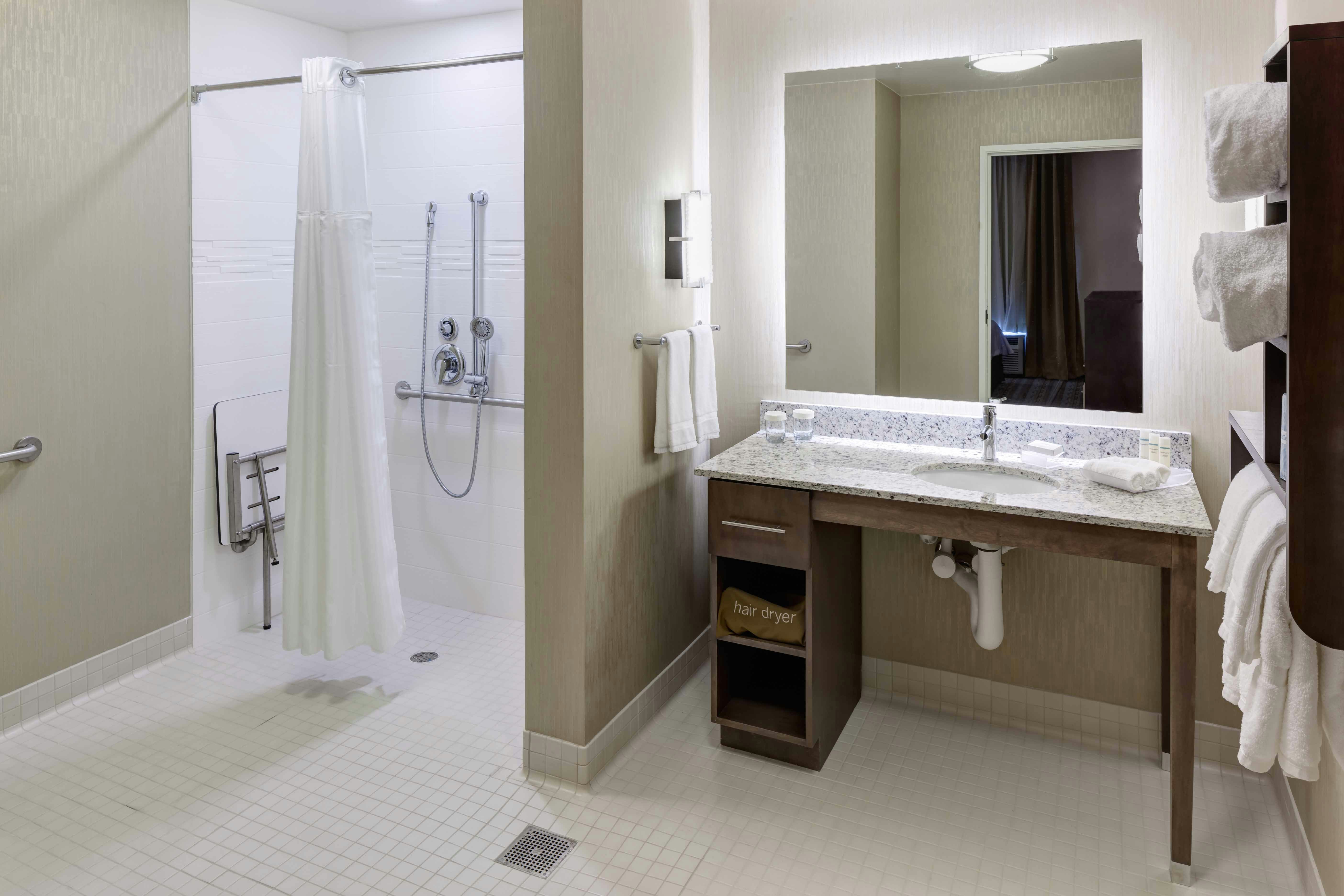 جناح بسرير كينج لذوي الإعاقة، Homewood Suites By Hilton Cape Canaveral-Cocoa Beach 2/4