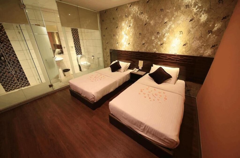 DELUXE, TWIN BEDS