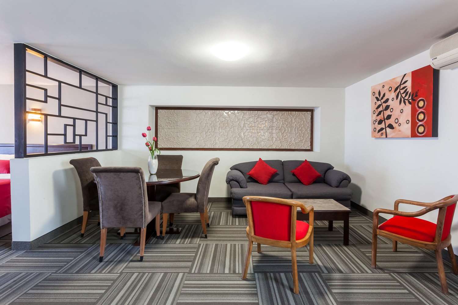 Ramada Plaza by Wyndham Leon 32/54
