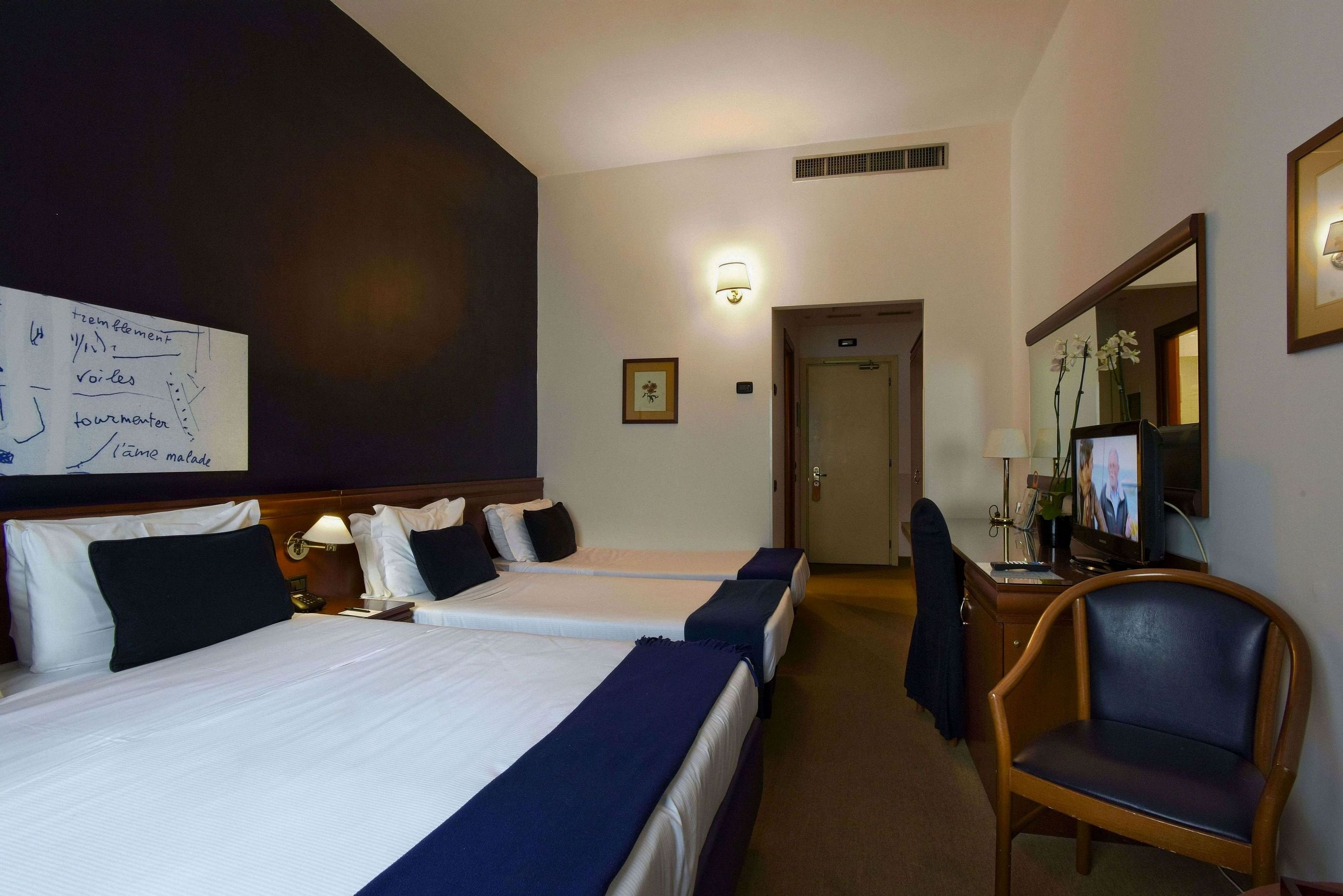 Room, Quadruple