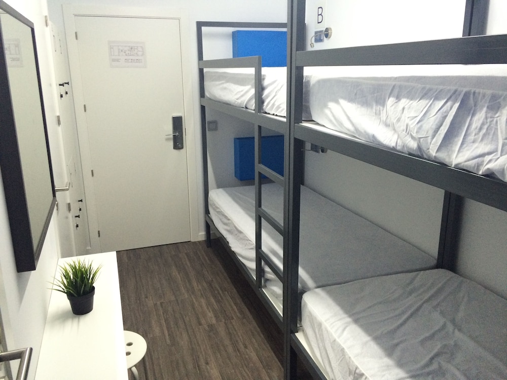 Chameleon Hostel Alicante 21/25