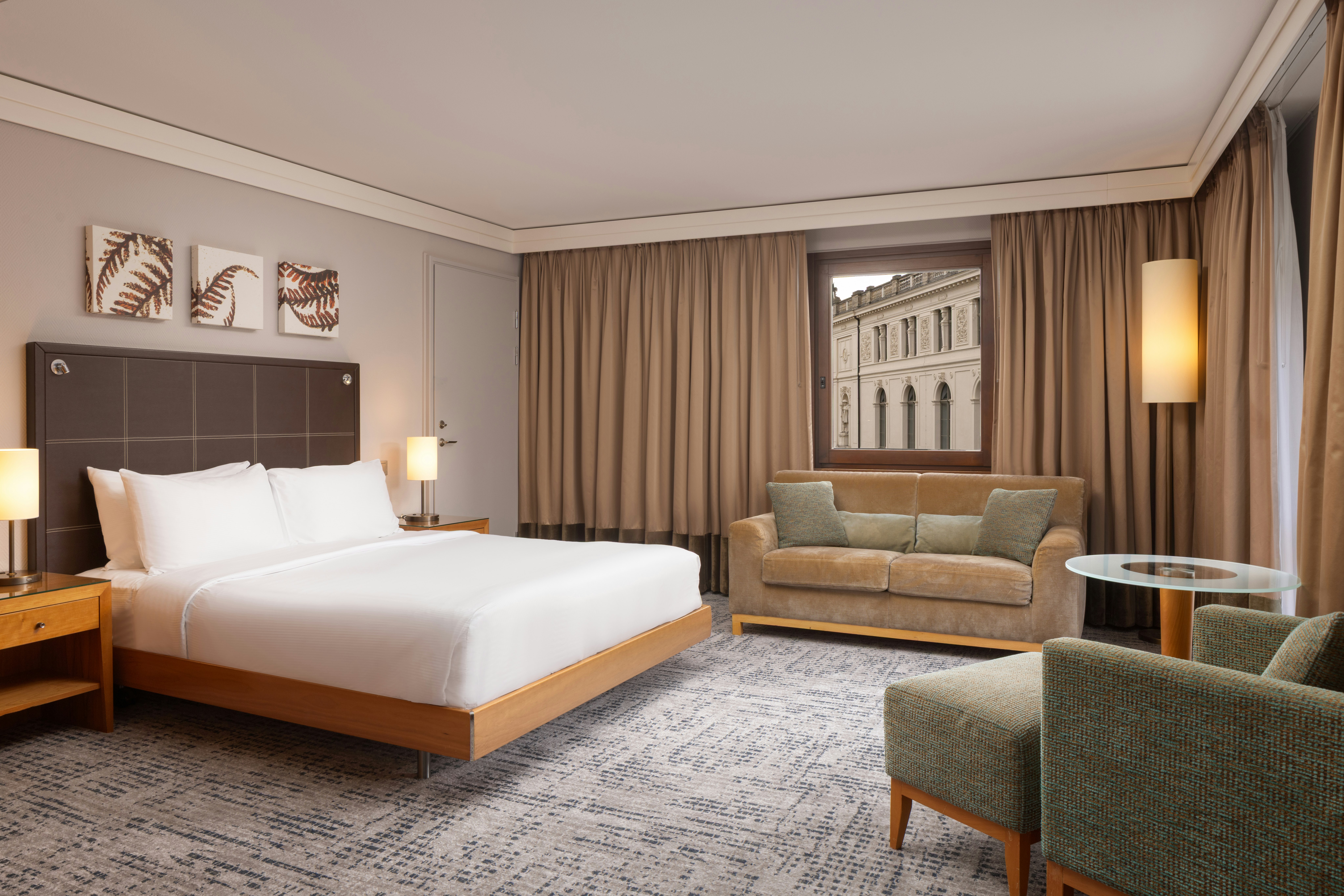 غرفة تنفيذية عائلية بسرير كوين، Hilton Dresden 5/10