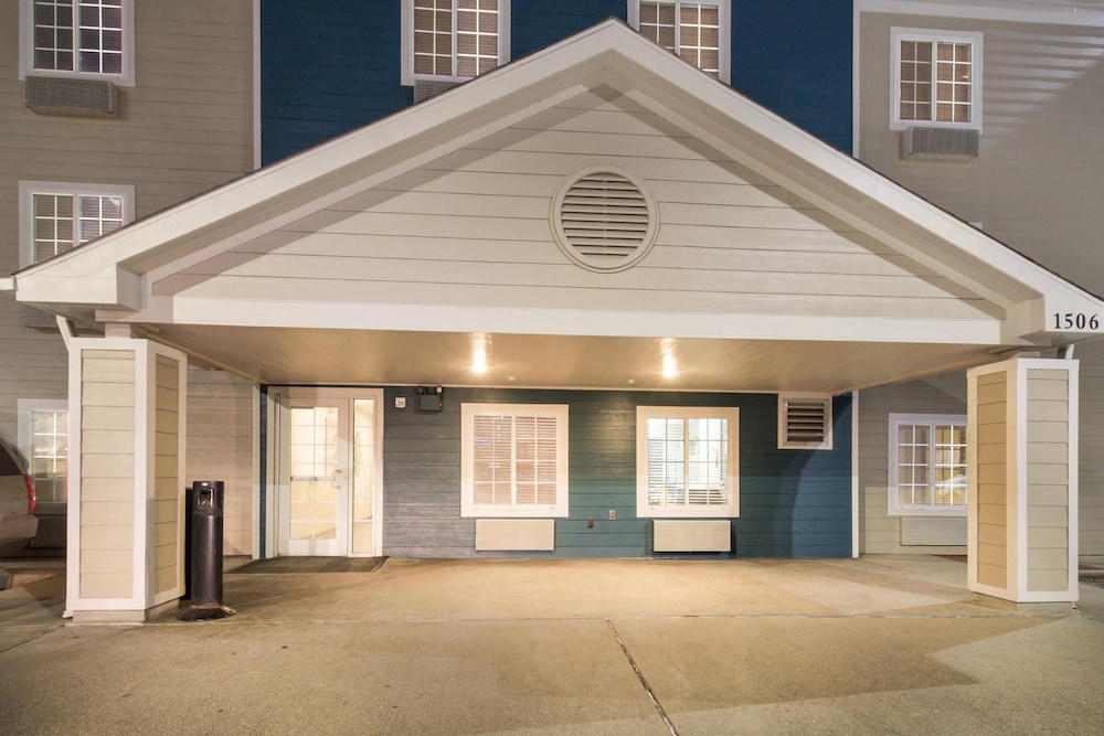 WoodSpring Suites Houston La Porte 4/33