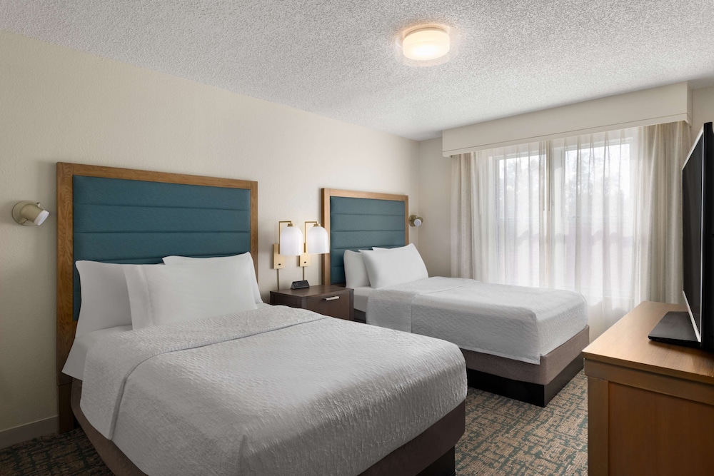 2 Bedrooms, Suite, 1 King and 2 Double Beds, 2 Bathrooms