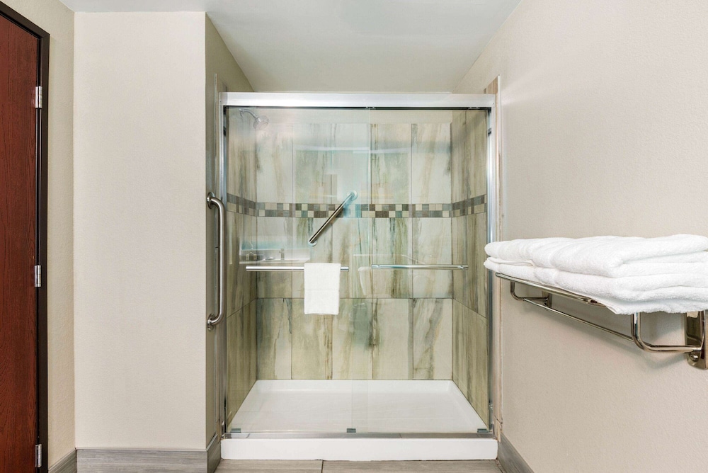 La Quinta Inn & Suites by Wyndham Batavia 13/41