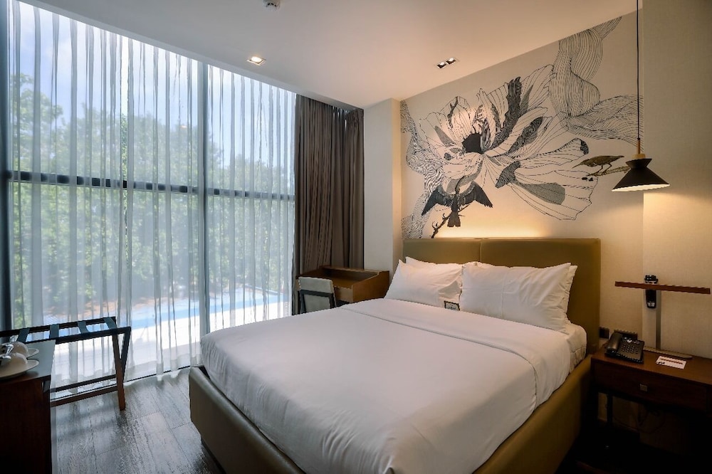 The Henry Hotel Roost Bacolod 26/93