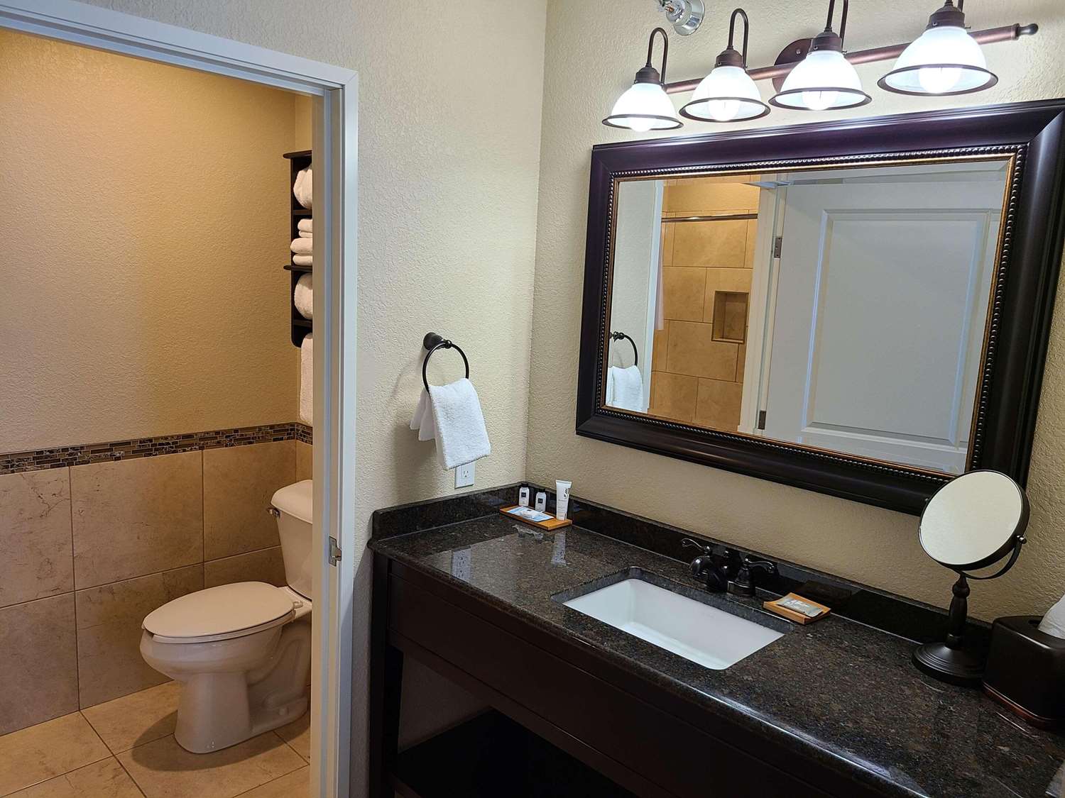 Country Inn & Suites by Radisson, Little Falls, MN 14/14
