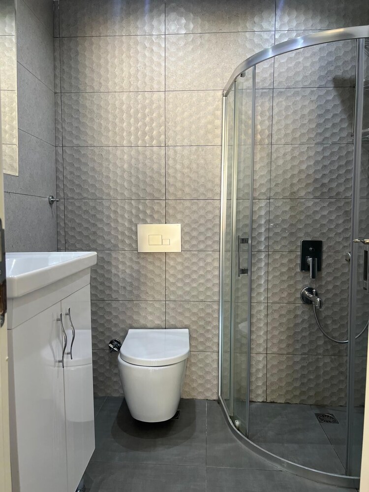 Middle Village Suite Hotel 32/39