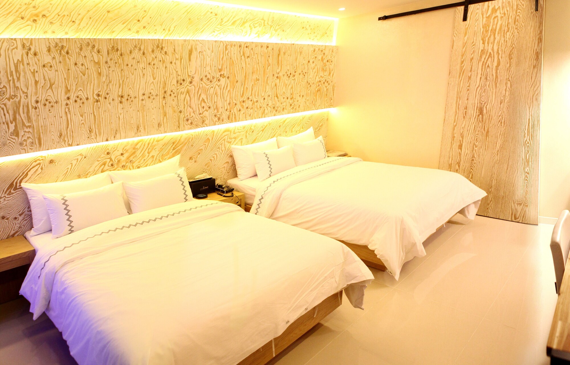 PREMIUM, TWIN BEDS