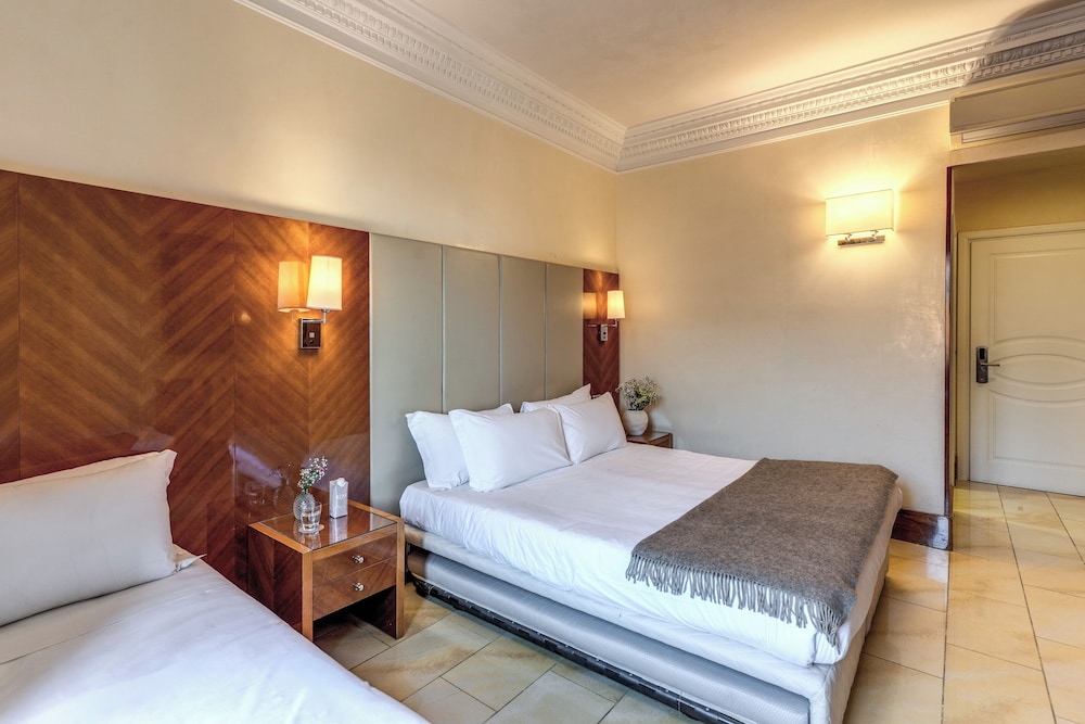 ROOM, QUADRUPLE