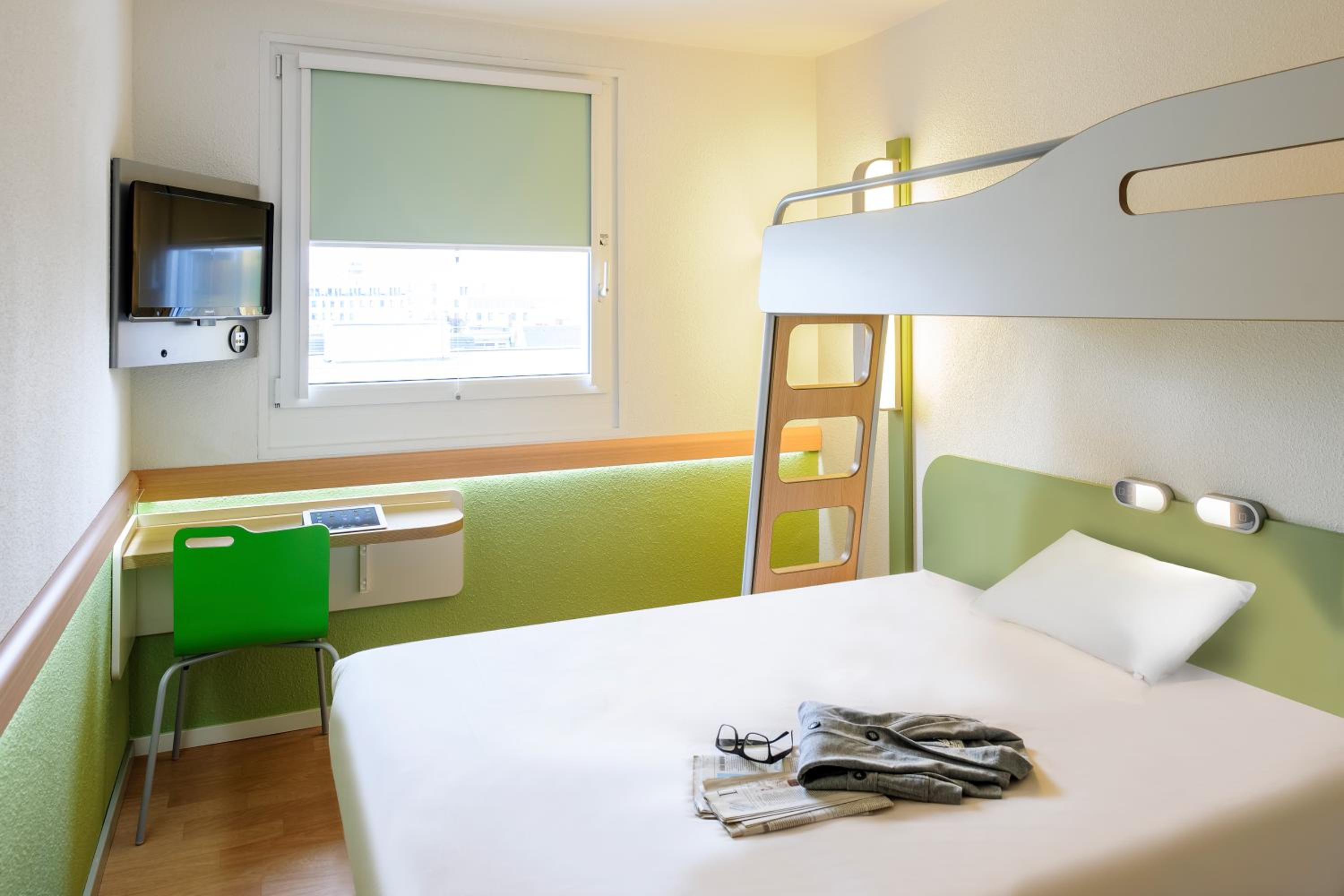 Room, Triple