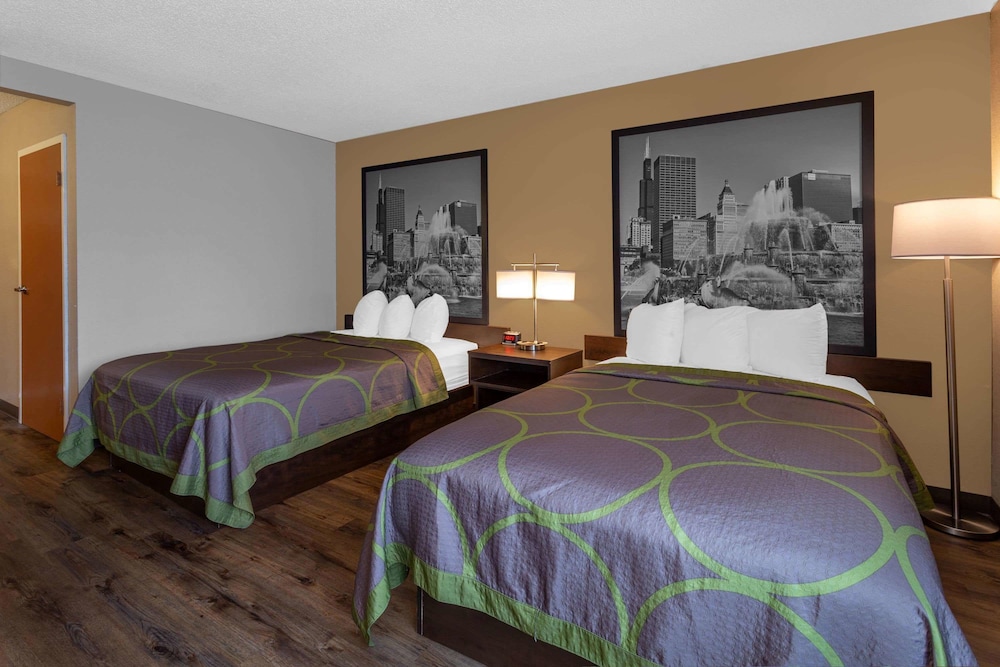 Super 8 By Wyndham South Holland 8/31