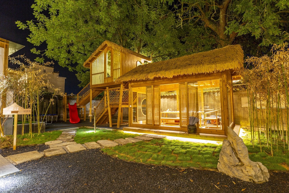 Moye Old Street Inn Hong Village 8/56