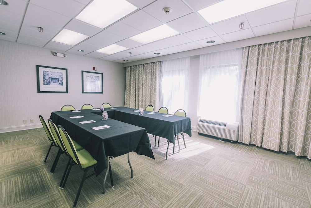 Hampton Inn Tallahassee Central 37/46
