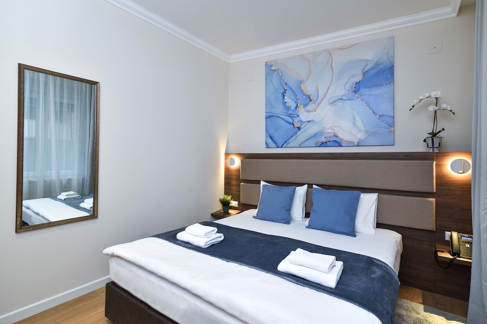 Opera Garni Hotel Belgrade 4/45
