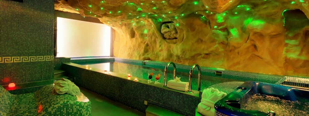 Paradis Hotel 30/34