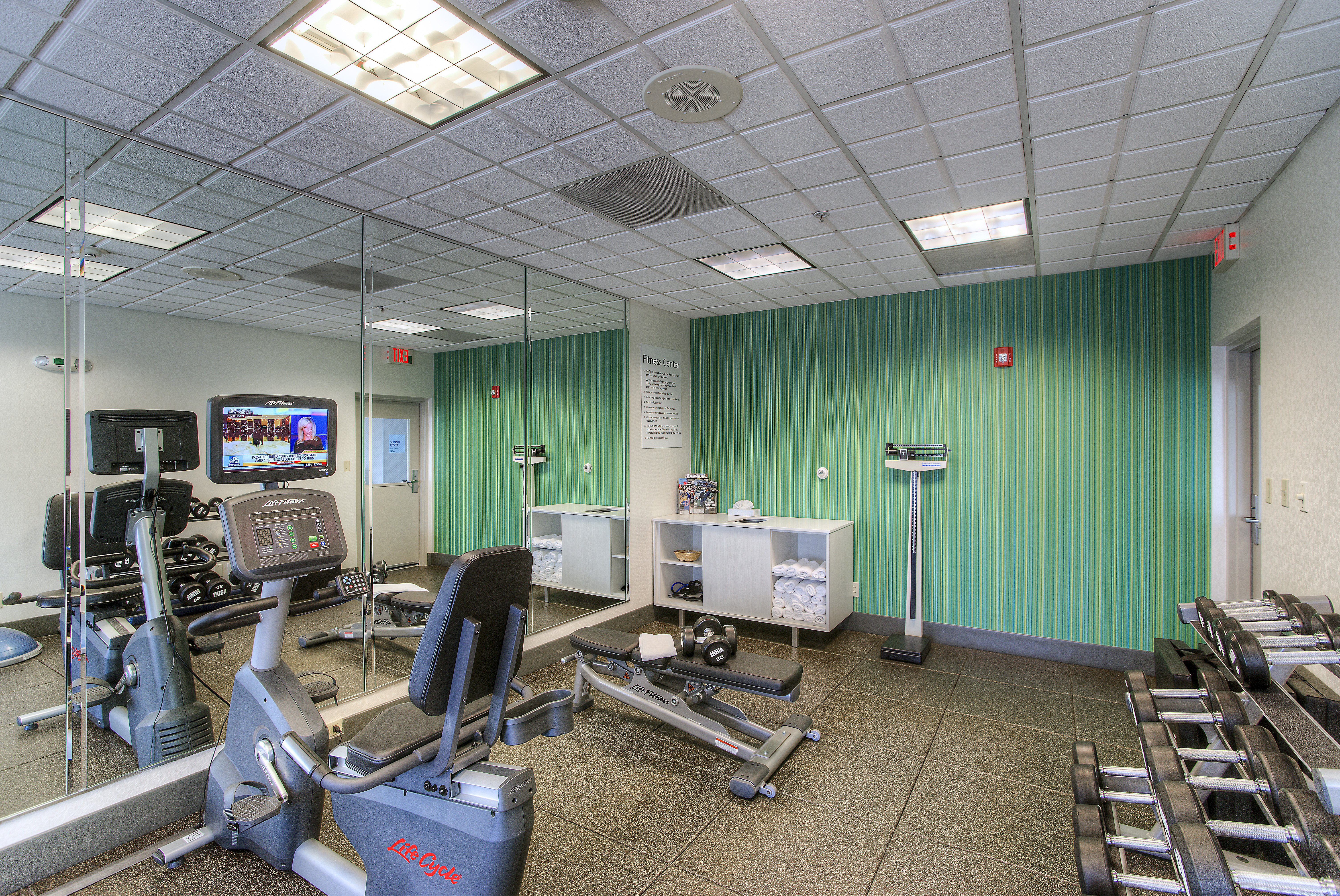 Holiday Inn Express Suites Tempe 28/46