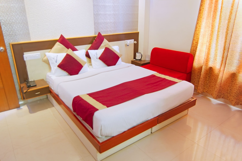 AISHWARYA RESIDENCY 38/70