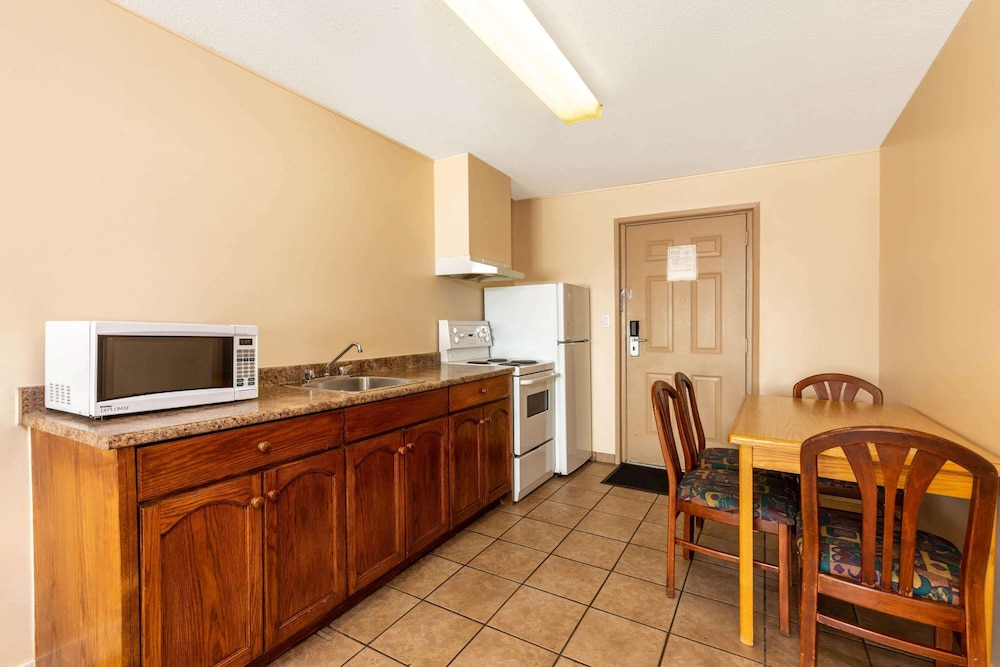 Ramada By Wyndham Coquitlam 7/56