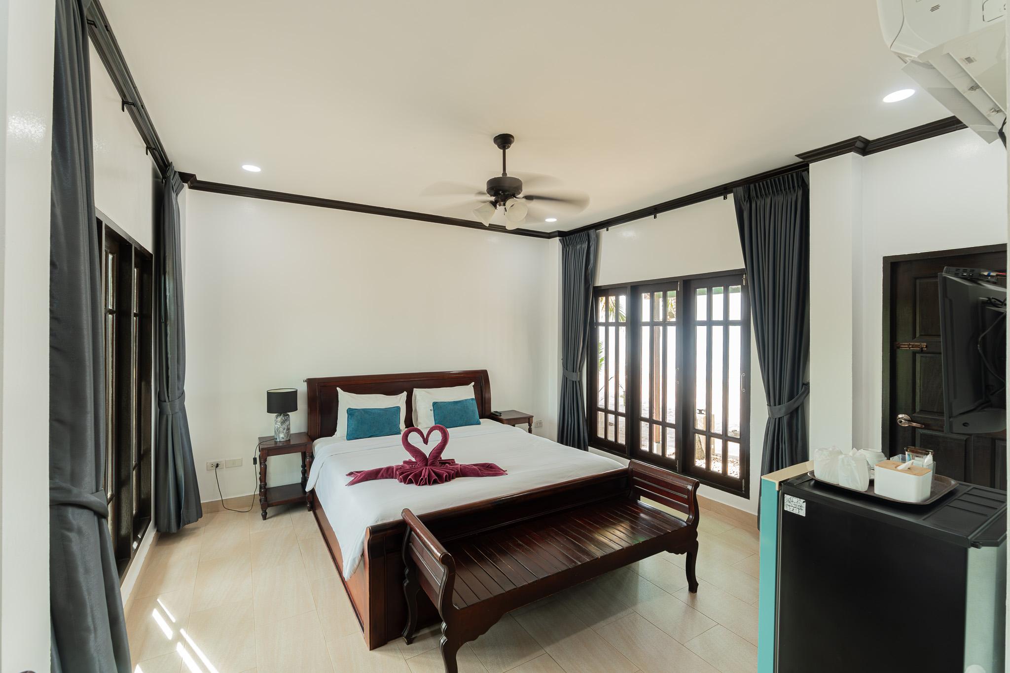 Deluxe, Bungalow, Beach Front