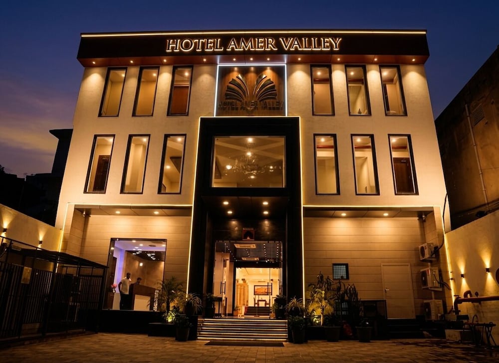 The Amer Valley By Parfait Jaipur 1/49