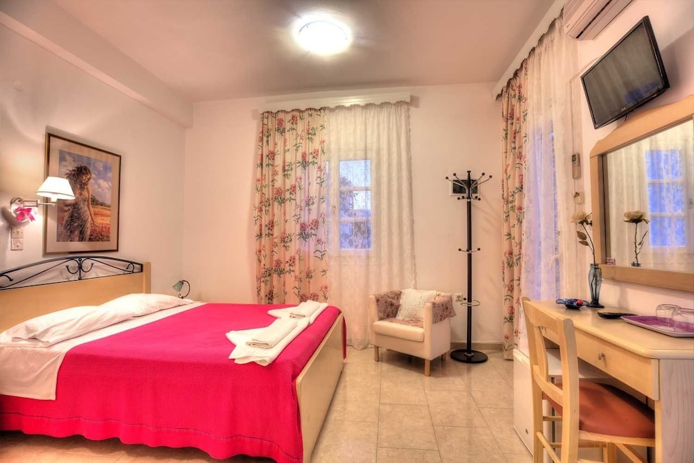 Leonardos Apartments 13/50