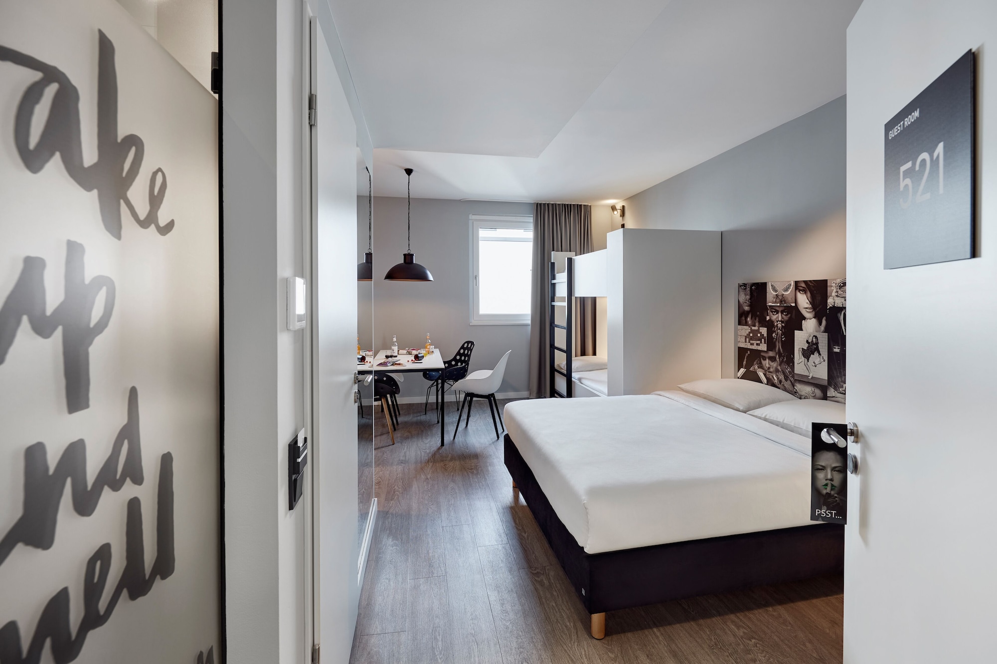 Smart, Queen Bed