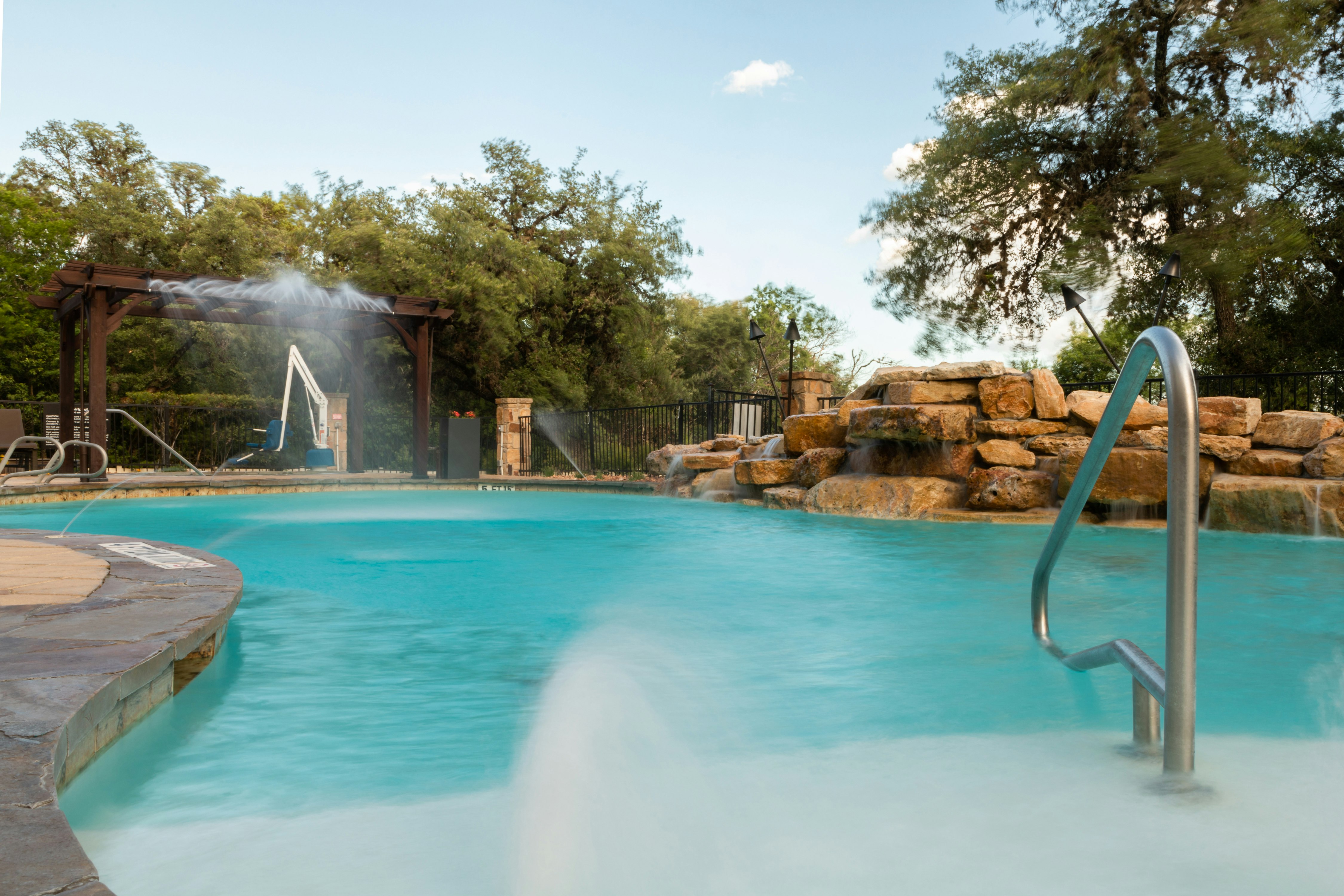Hampton Inn Suites Boerne 58/63