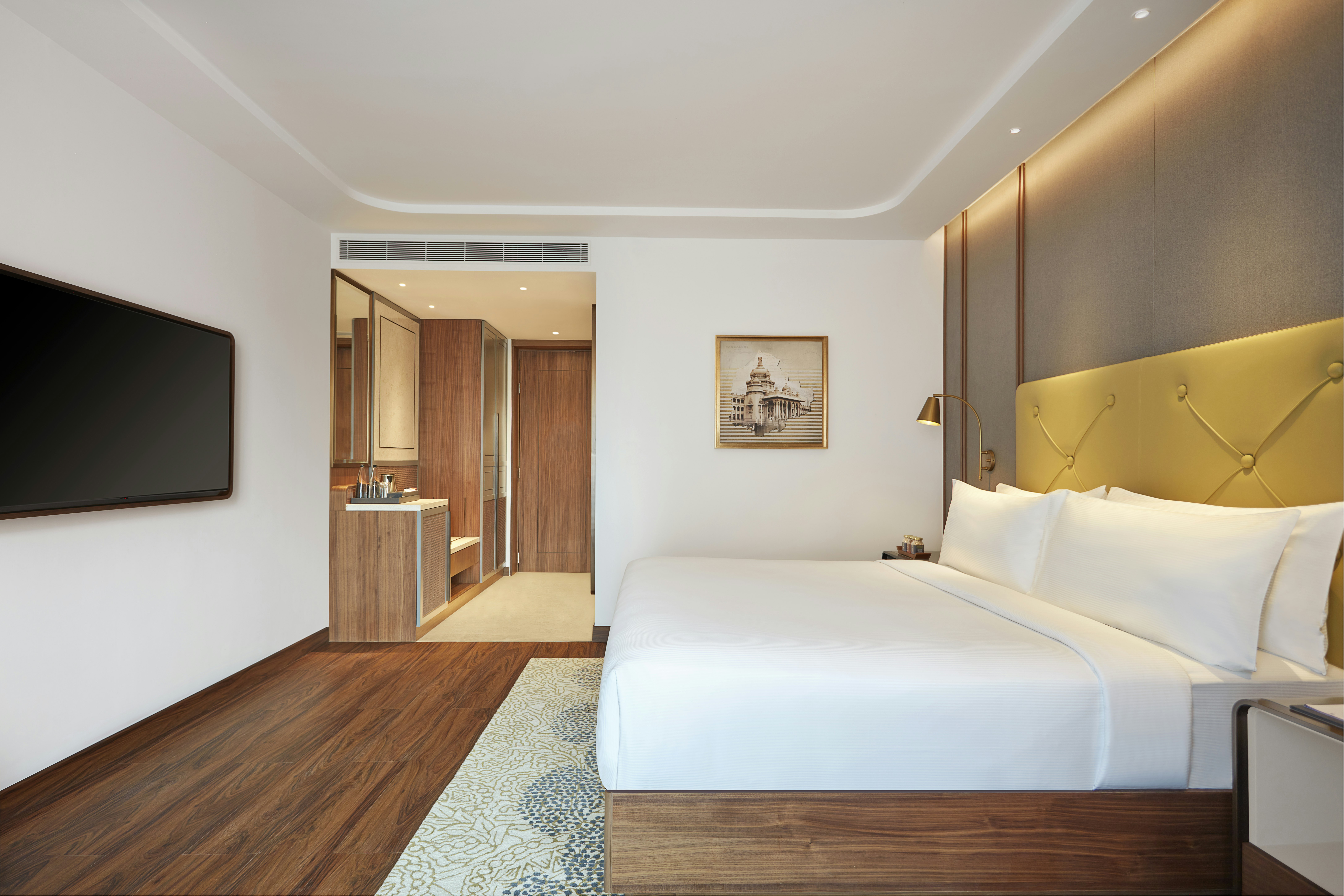EXECUTIVE, KING BED