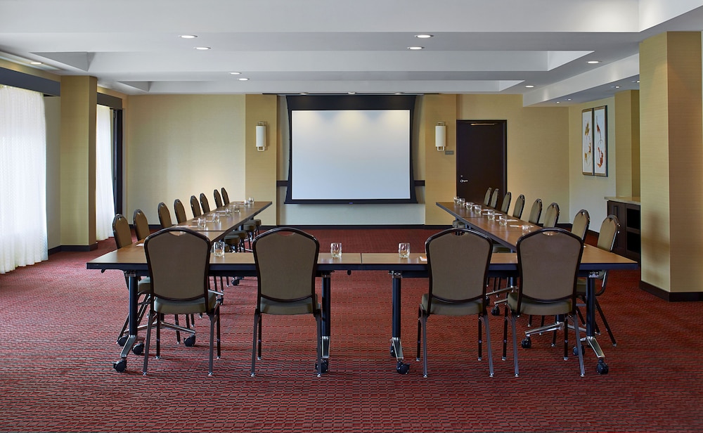 Hyatt Place Lansing – East 37/43