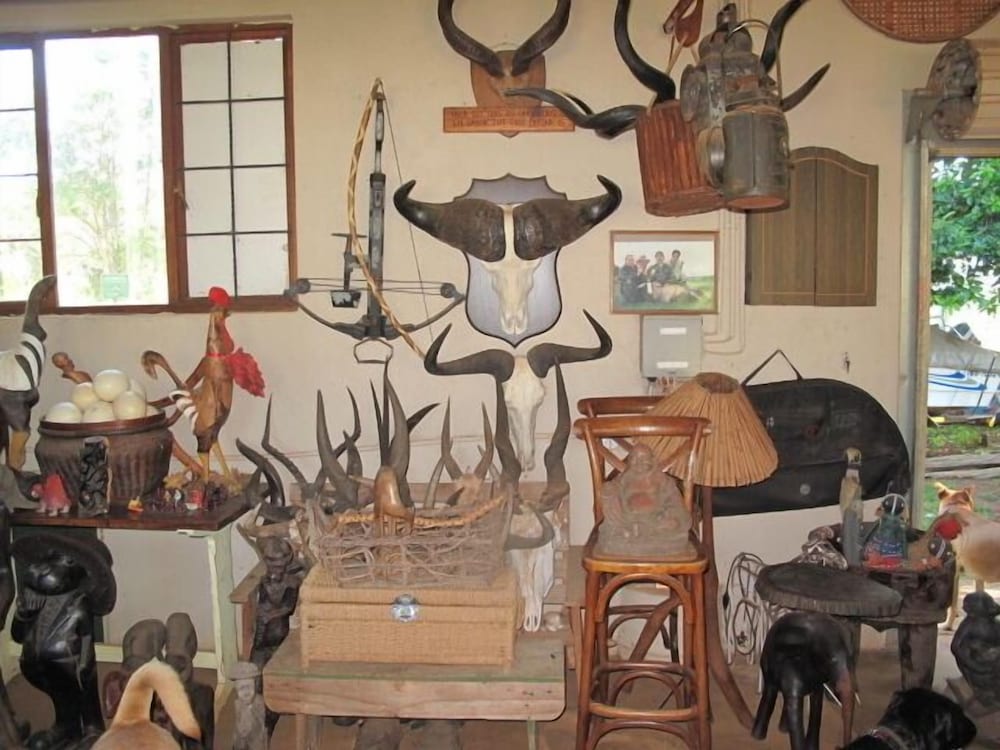 Caracal Lodge 16/36