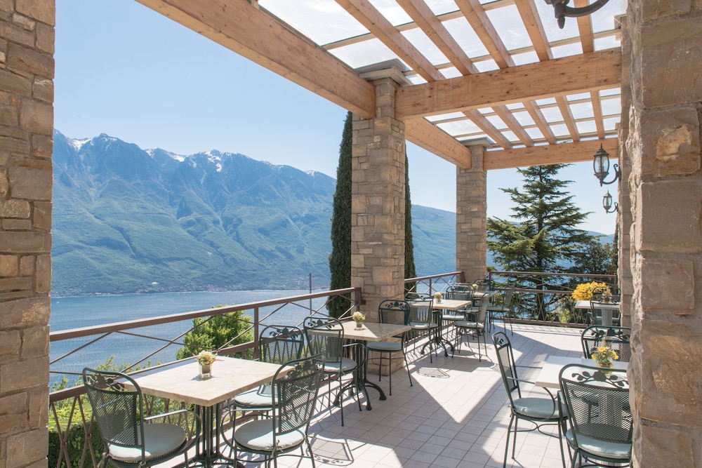 Village Hotel Lucia 36/50