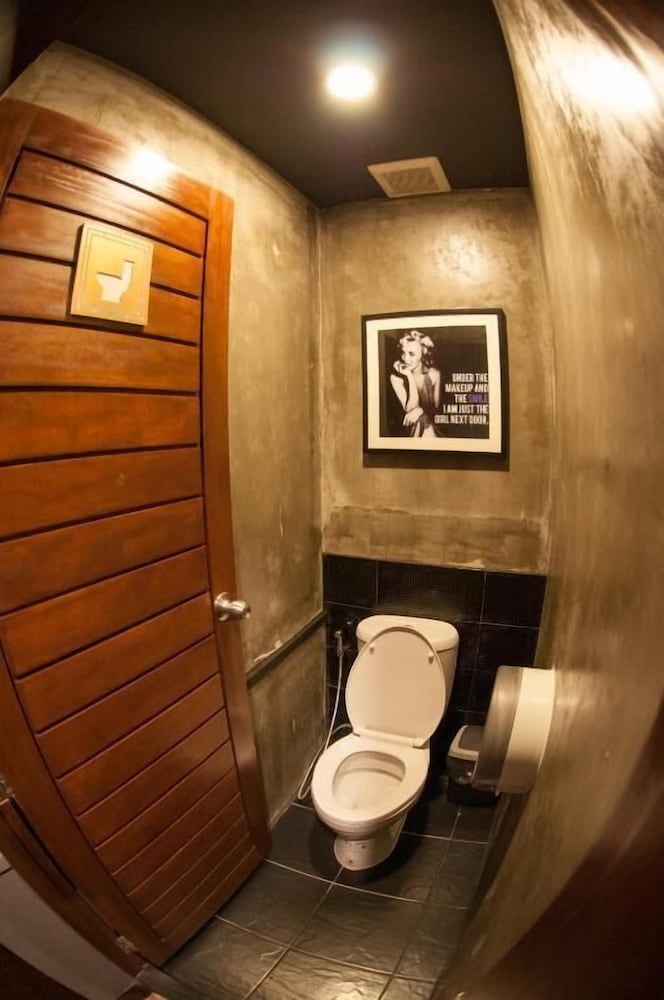 Female Dorm, Female Only