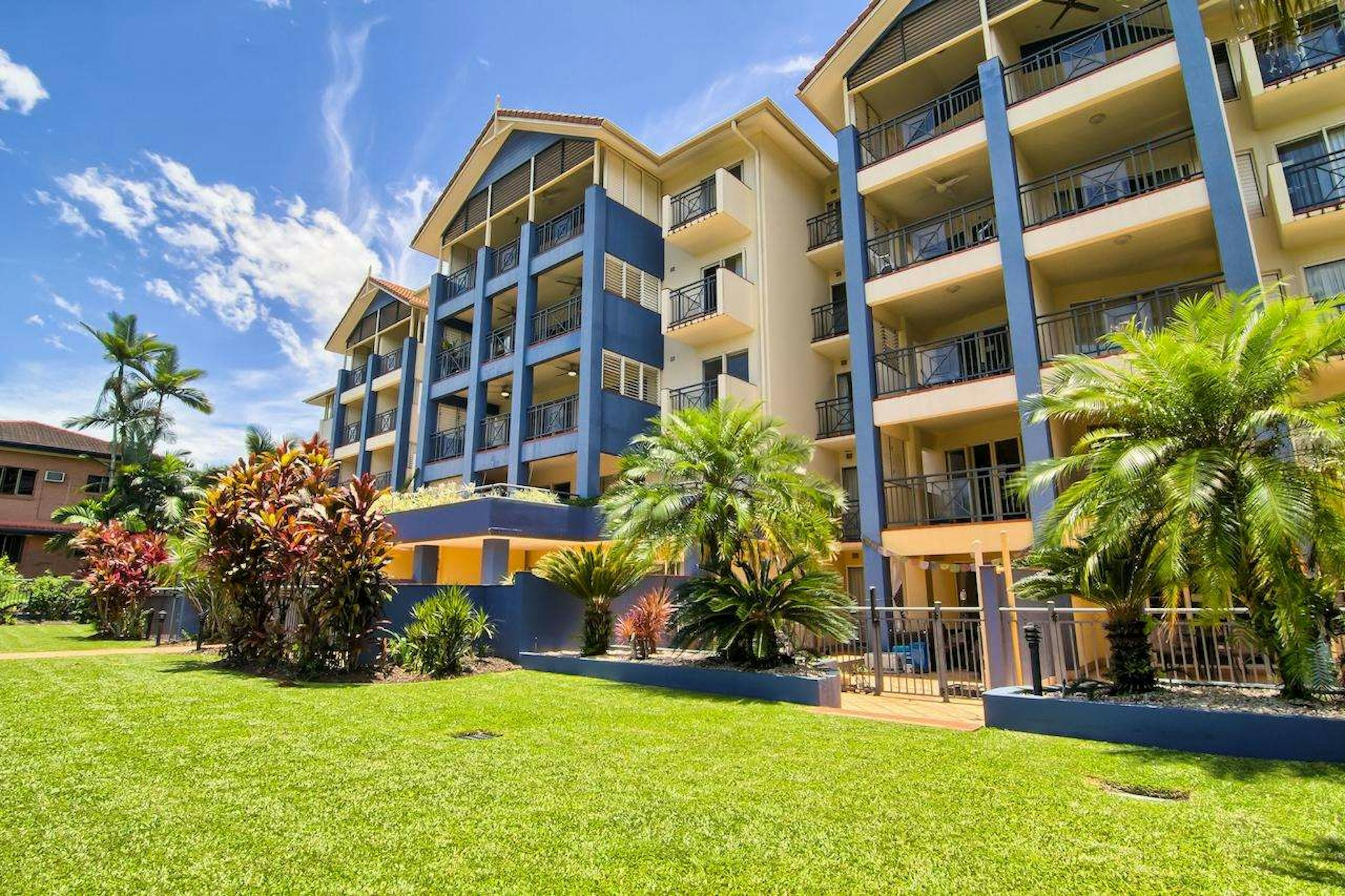 NORTH COVE WATERFRONT SUITES 56/58