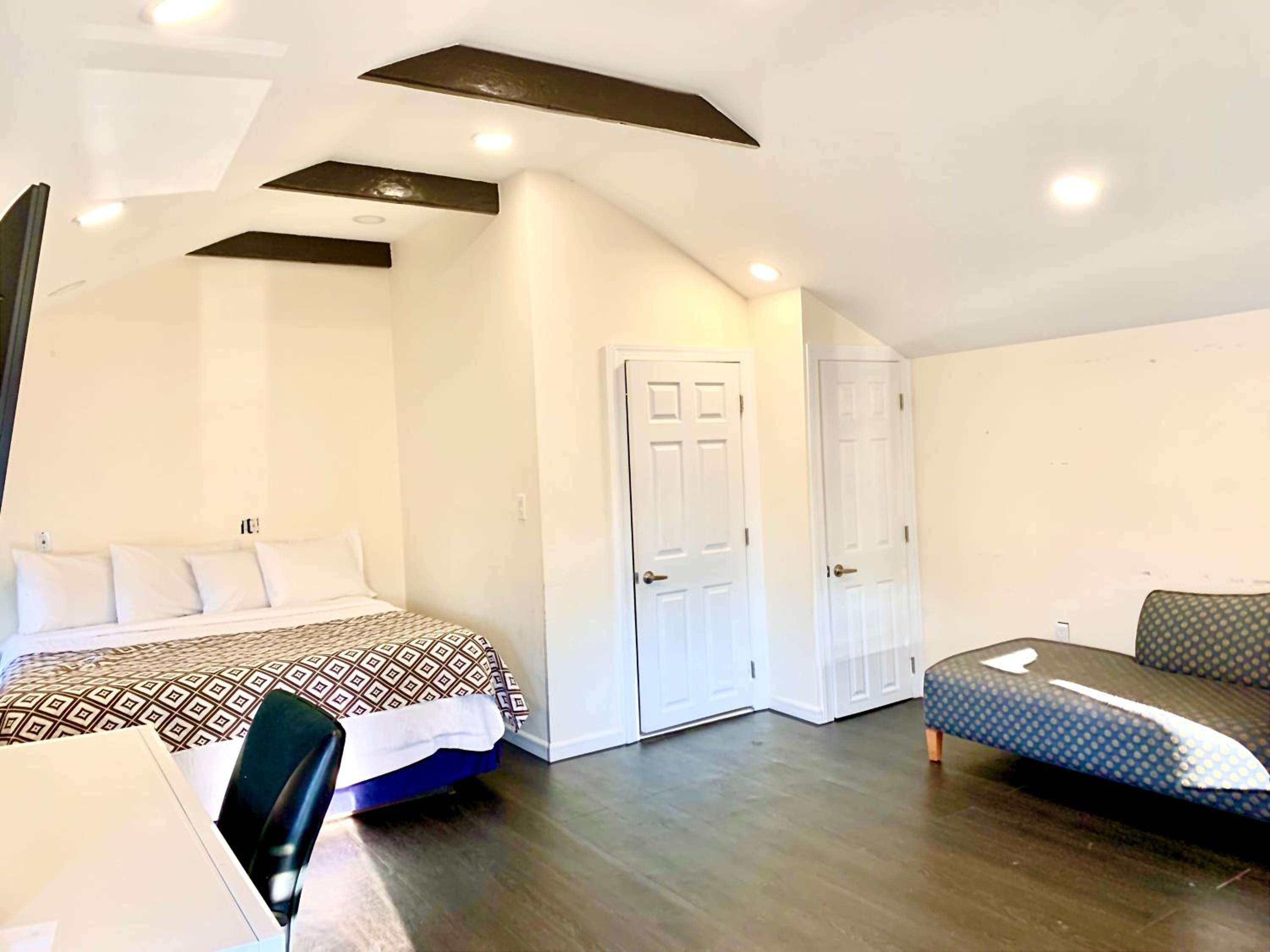 Penn Lodge Hotel & Suites 31/50