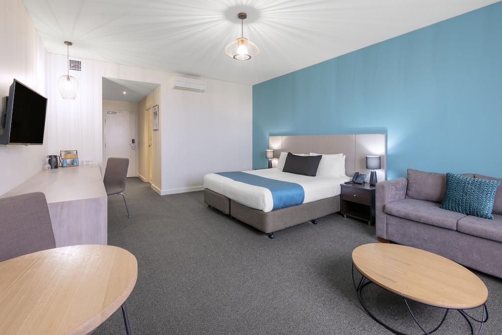 Mantra Melbourne Melton 20/37