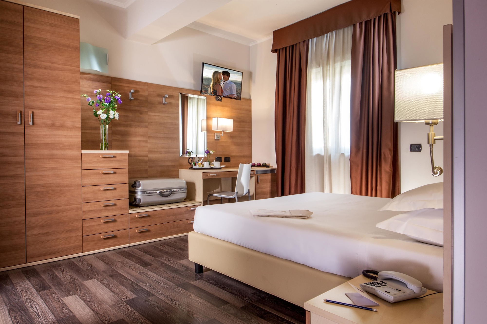 EXECUTIVE, SINGLE, DOUBLE BED