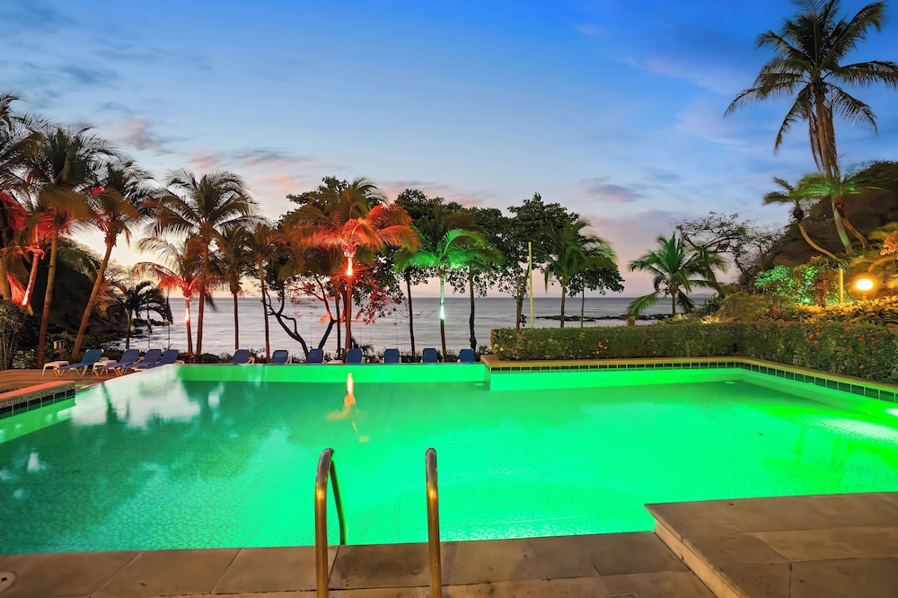 Bahia Pez Vela Resort 25/50