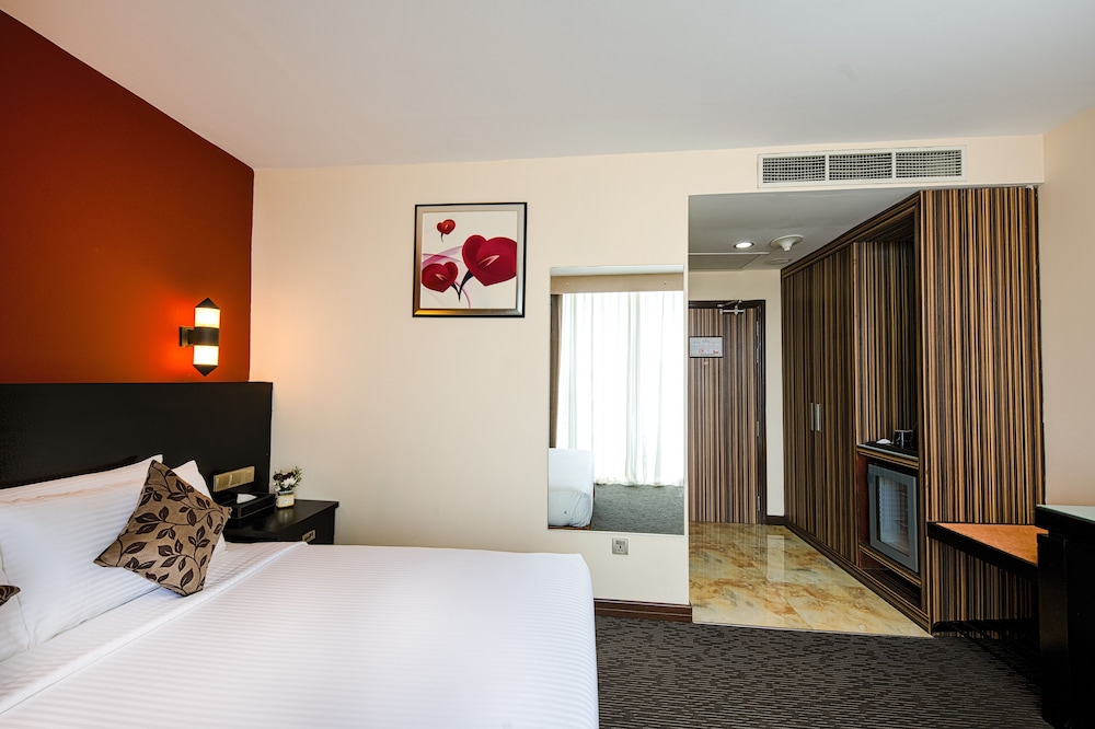 DELUXE, KING BED