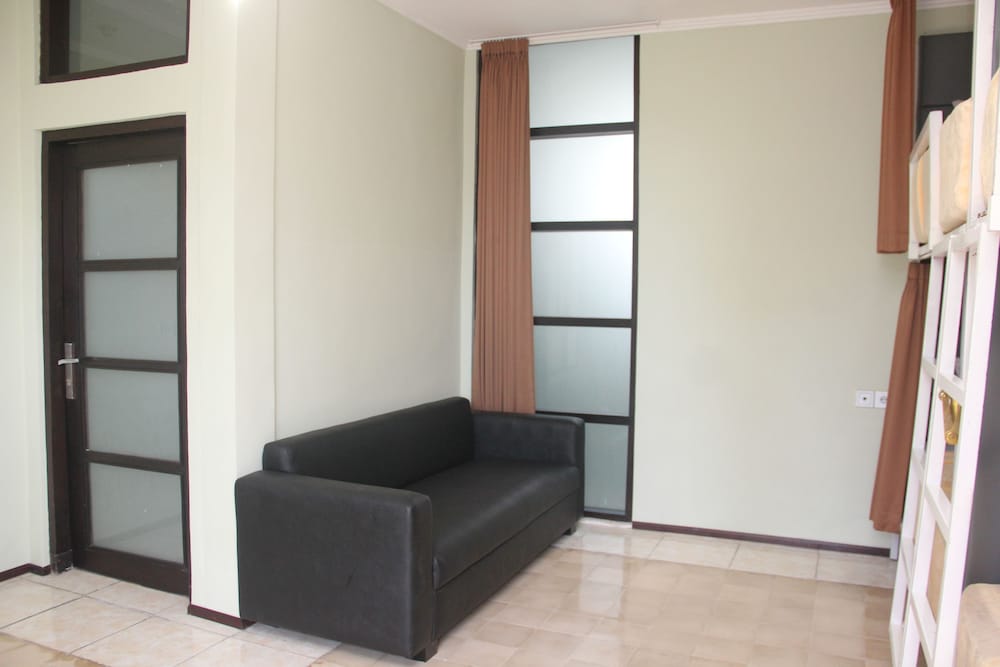 Ala Hostel 32/40