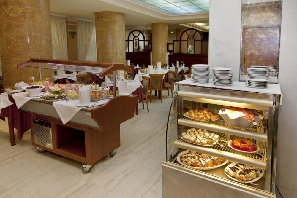 Jo-An Beach Hotel 70/93