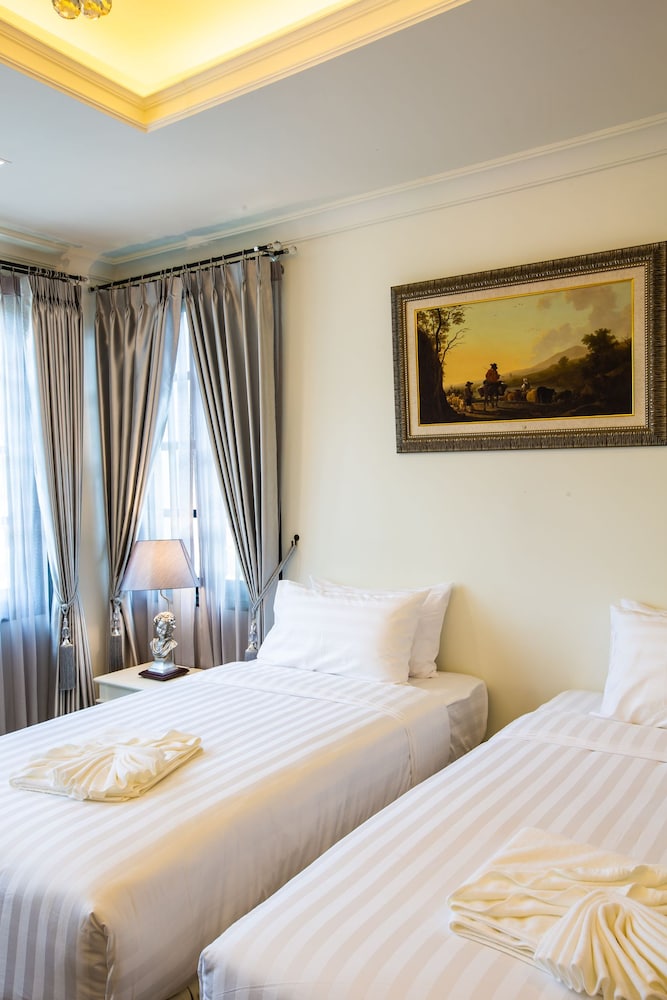 JUNIOR SUITE, TWIN BEDS, CORNER
