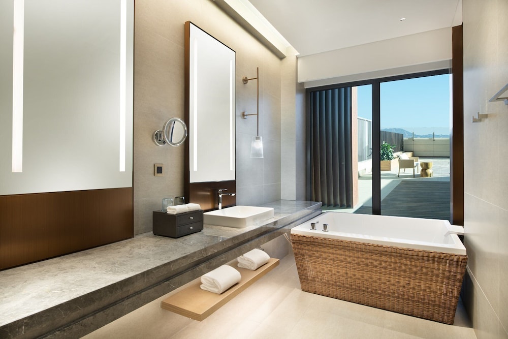 Crowne Plaza Zunhua Hot Spring Town 25/71