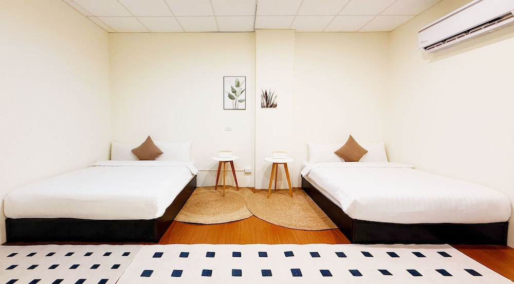 FAMILY SUITE, NO WINDOW