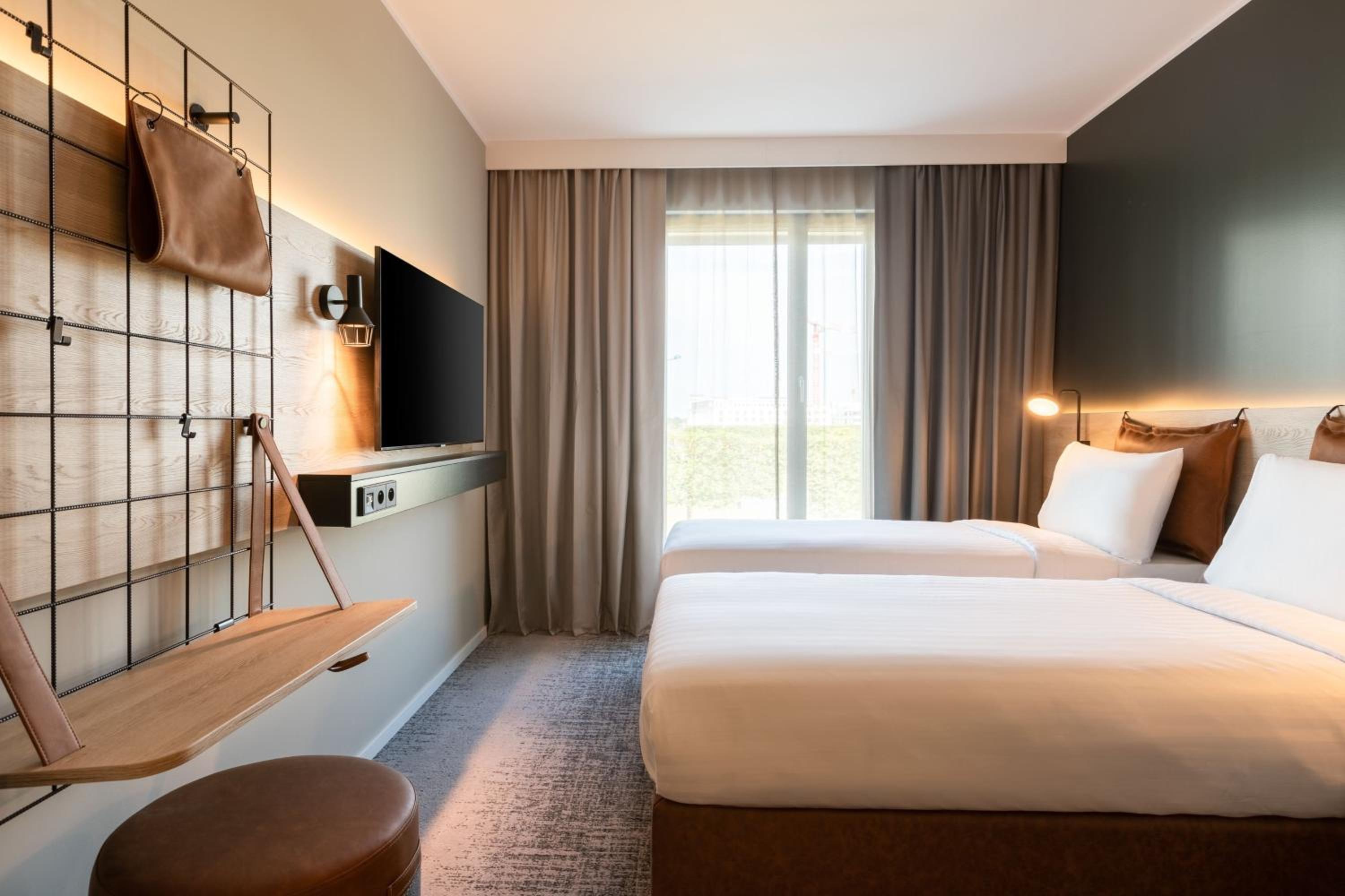 Moxy, Twin Beds