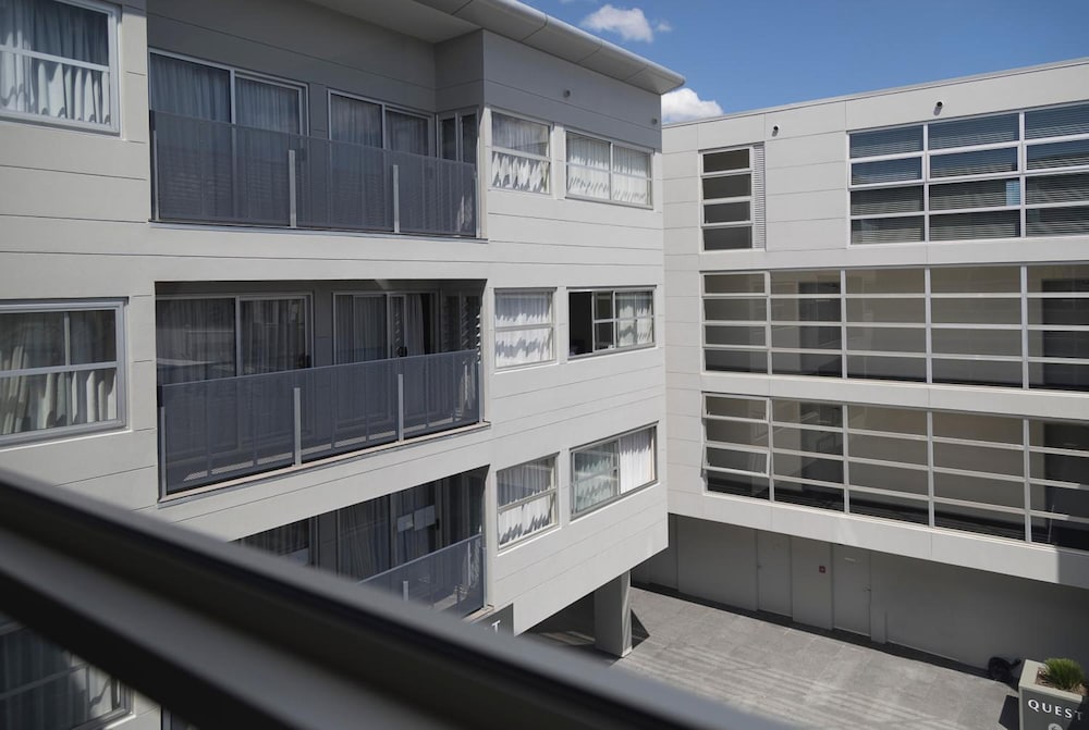 Quest Ponsonby 4/44