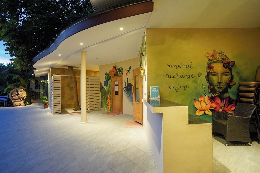Sunset Hill Boutique Resort 12/77