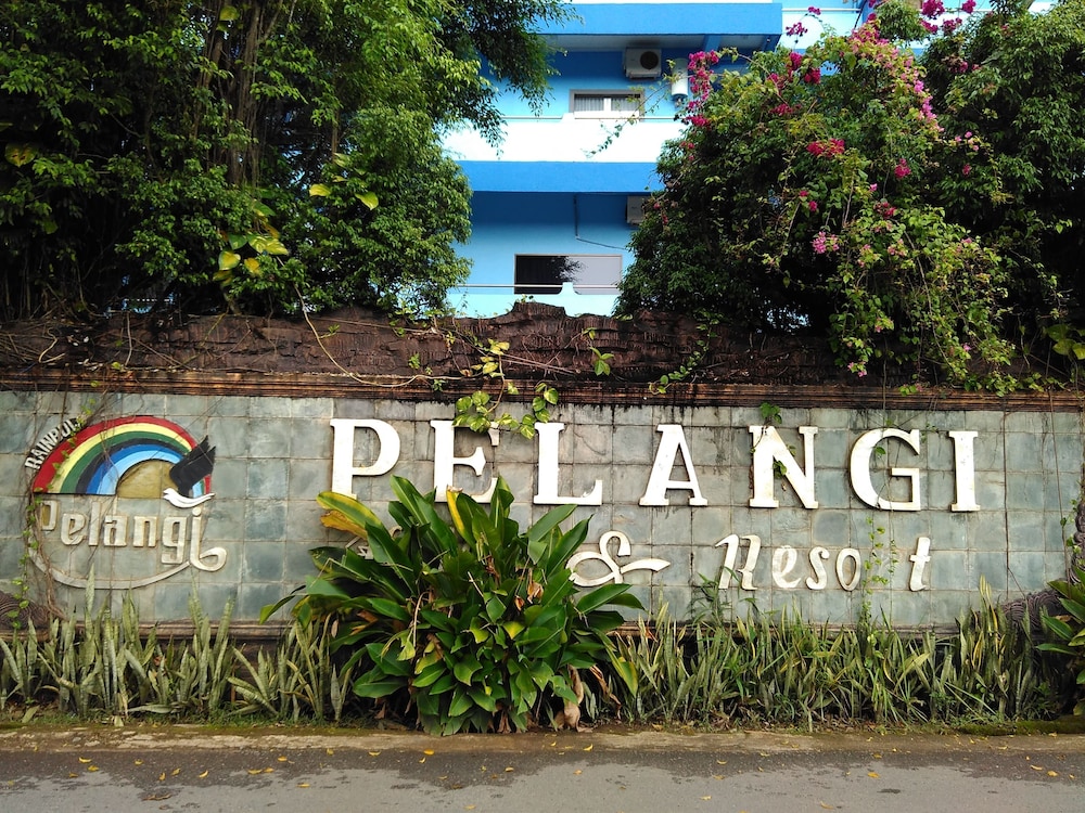 Pelangi Hotel 7/51