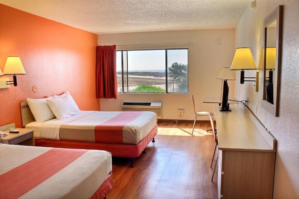 Motel6 San Simeon, CA - Hearst Castle Area 25/63