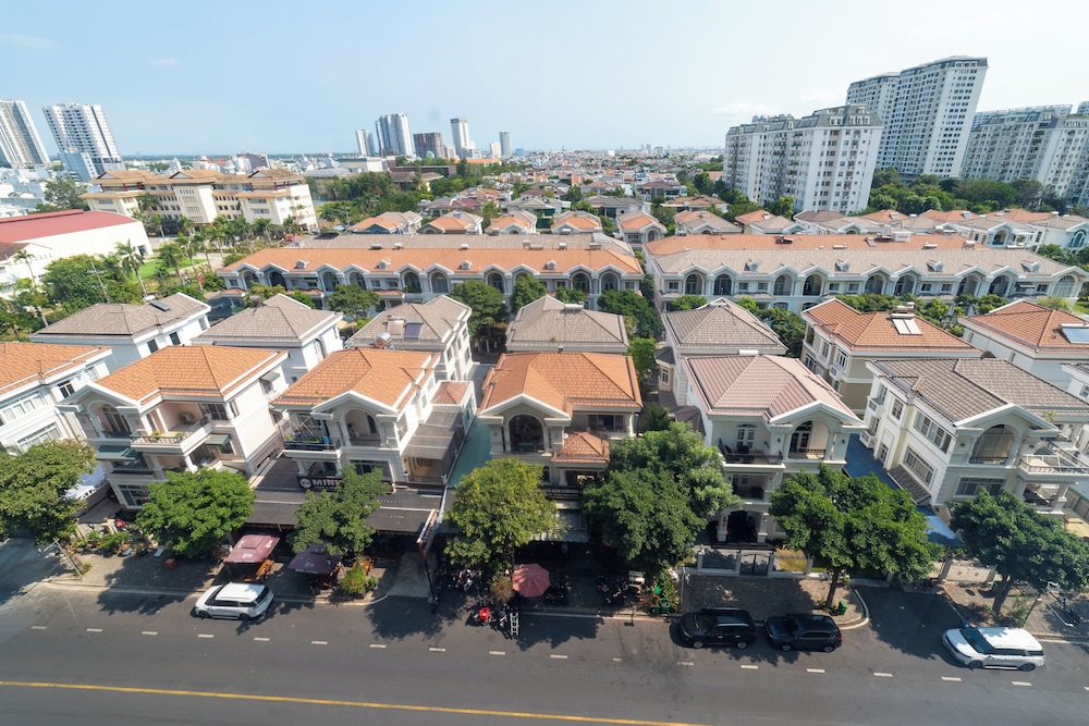 Midtown Premium Apartments 1/40